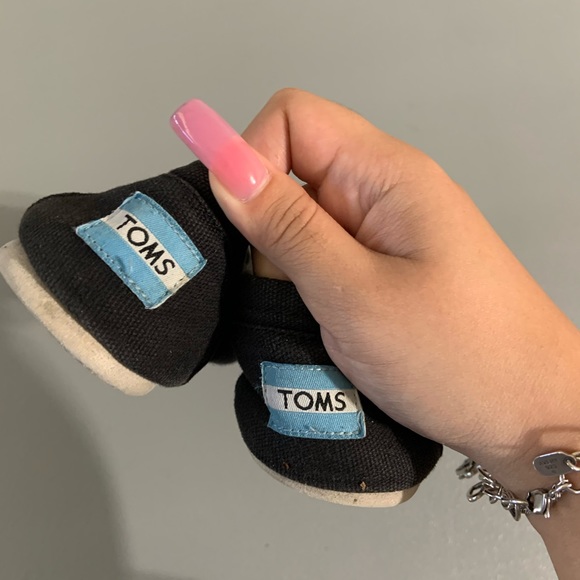 Toms - Picture 2 of 3